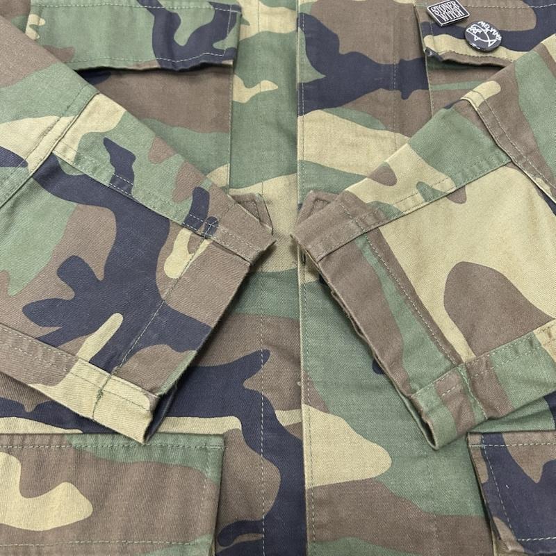 シュプリーム Supreme ジャケット、上着 ジャンパー、ブルゾン x Melvins メルヴィンズ BDU Jacket ミリタリージャケット Woodland Camo カモ L カモフラージュ柄・迷彩 カーキ / カーキ / khaki メンズ USED 古着 中古 50153365