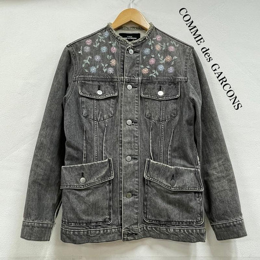 コムデギャルソン COMME des GARCONS ジャケット、上着 ジャケット、ブレザー tricot トリコ ブラック デニム ジャケット ビーズ 刺繍 フラワー 花柄 ノーカラー グランジ M 無地 X 刺繍 黒 / ブラック / black レディース USED 古着 中古 50153980