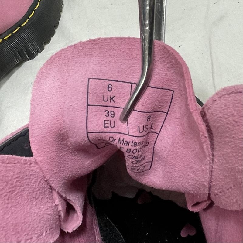 ドクターマーチン Dr.Martens ブーツ ショートブーツ LAZY OAF コラボ ハート バックル トリプル ストラップ スウェード UK6 ショート ブーツ UK：6 ボーダー柄 桃 / ピンク / pink X 黒 / ブラック / black レディース USED 古着 中古 50154850