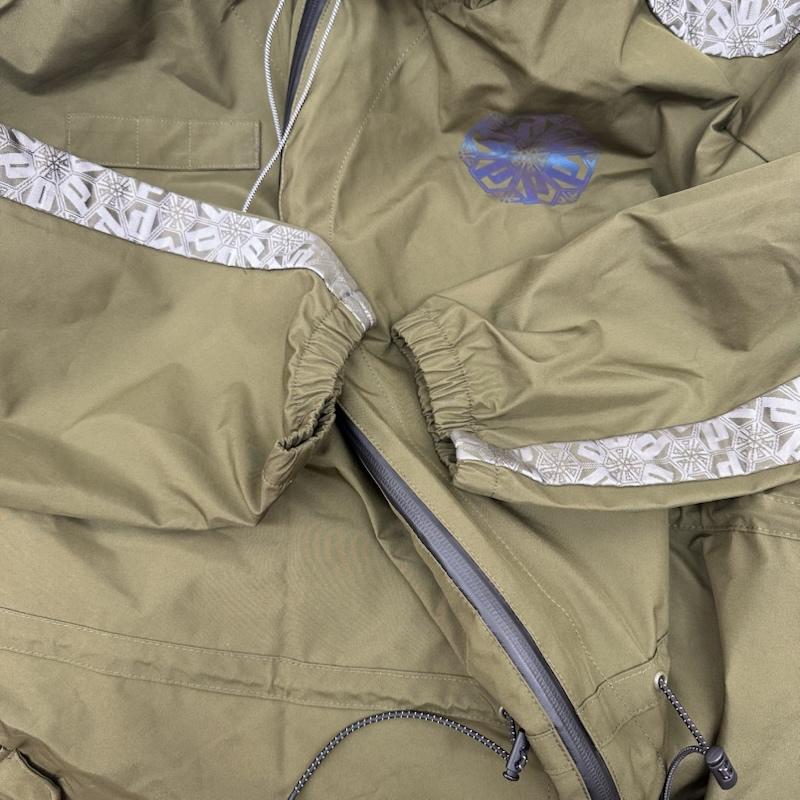 アンリアレイジ ANREALAGE ジャケット、上着 ジャンパー、ブルゾン PUMA 2IN1 LONG COAT ナイロン 変形 コート M カーキオリーブ / カーキオリーブ / メンズ USED 古着 中古 50154926