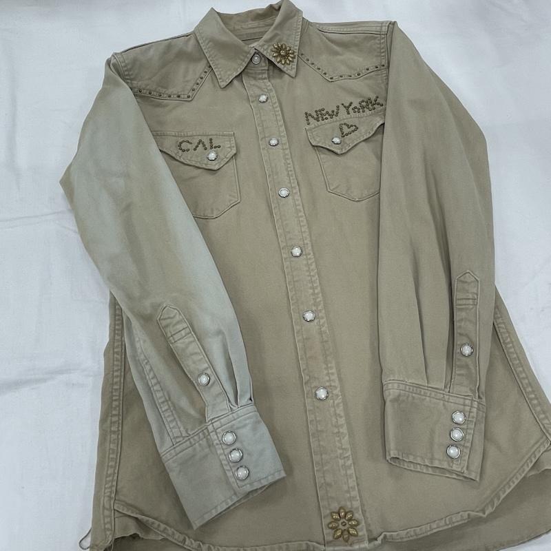 レミ レリーフ REMI RELIEF シャツ、ブラウス 長袖 ミリタリー シャツ スタッズ ウエスタン 長袖 ペイズリー バンダナ S プリント ベージュ / ベージュ / beige レディース USED 古着 中古 50154945