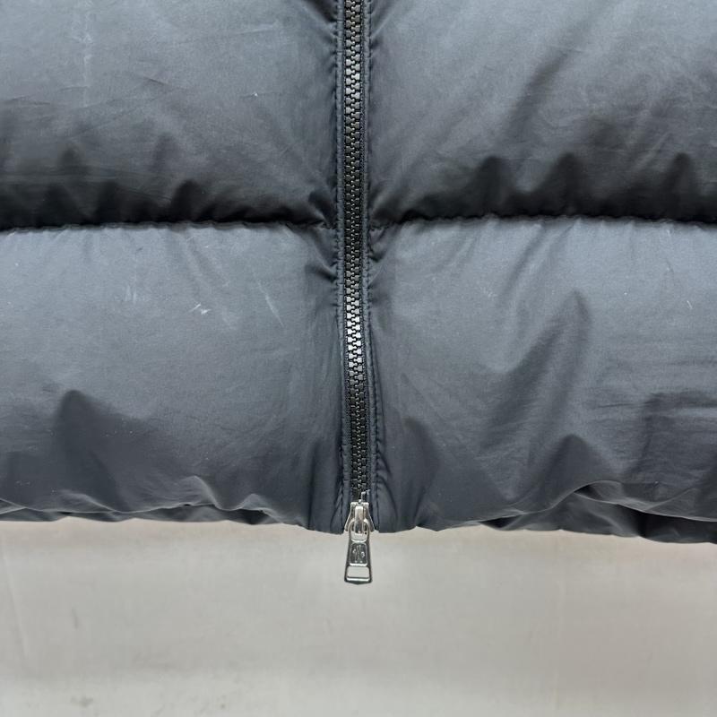 モンクレール MONCLER ジャケット、上着 ダウンベスト CARDAMINE ロゴ 刺繍 ダウン ベスト I20911A00181 54A81 6 黒 / ブラック / black メンズ USED 古着 中古 50155112