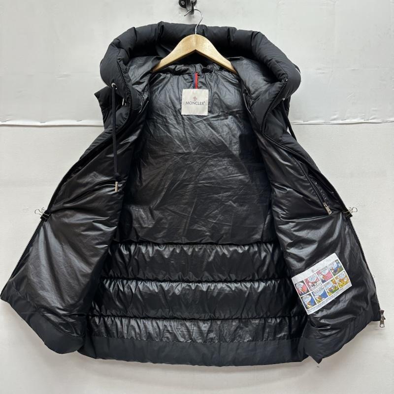 モンクレール MONCLER ジャケット、上着 ダウンベスト CARDAMINE ロゴ 刺繍 ダウン ベスト I20911A00181 54A81 6 黒 / ブラック / black メンズ USED 古着 中古 50155112