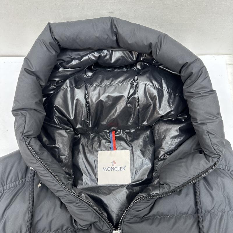 モンクレール MONCLER ジャケット、上着 ダウンベスト CARDAMINE ロゴ 刺繍 ダウン ベスト I20911A00181 54A81 6 黒 / ブラック / black メンズ USED 古着 中古 50155112