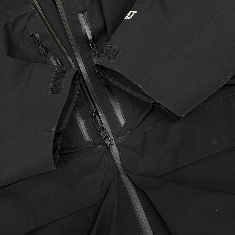 コムフィアウトドアガーメント COMFY OUTDOOR GARMENT ジャケット、上着 ジャンパー、ブルゾン GUIDE SHELL MOD COEXIST フード収納 ナイロン シェル ジャケット CMF2402-J11C L 黒 / ブラック / black メンズ USED 古着 中古 50155113