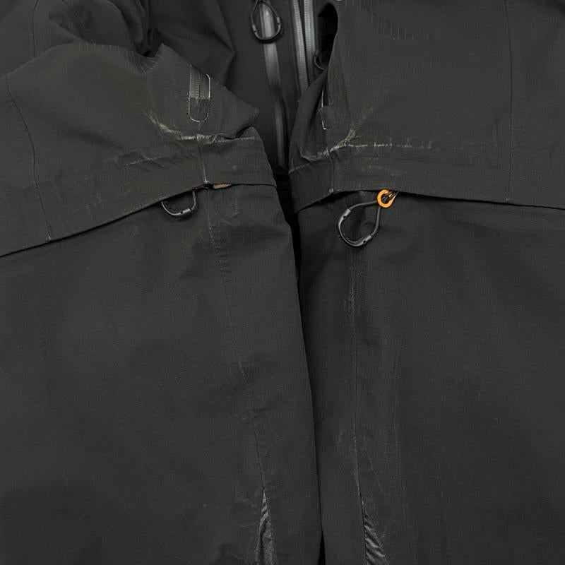 コムフィアウトドアガーメント COMFY OUTDOOR GARMENT ジャケット、上着 ジャンパー、ブルゾン GUIDE SHELL MOD COEXIST フード収納 ナイロン シェル ジャケット CMF2402-J11C L 黒 / ブラック / black メンズ USED 古着 中古 50155113