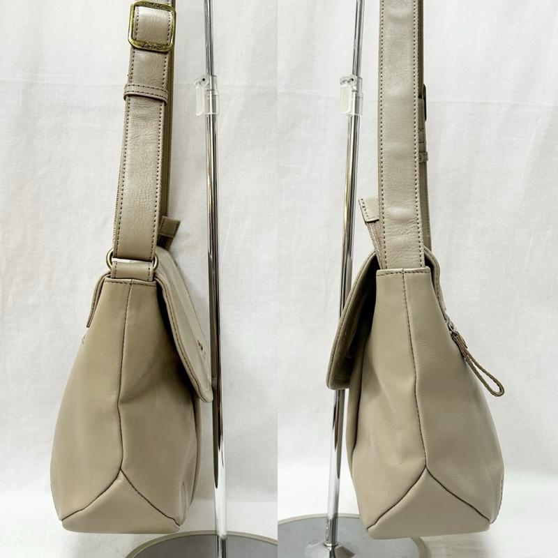 ダコタ Dakota ショルダーバッグ ショルダーバッグ 牛革ショルダーバッグ B5サイズ かぶせ形 グレージュ 馬刺繍 ロゴ型押し - ロゴ、文字 X ワンポイント ベージュ / ベージュ / beige レディース USED 古着 中古 50155132
