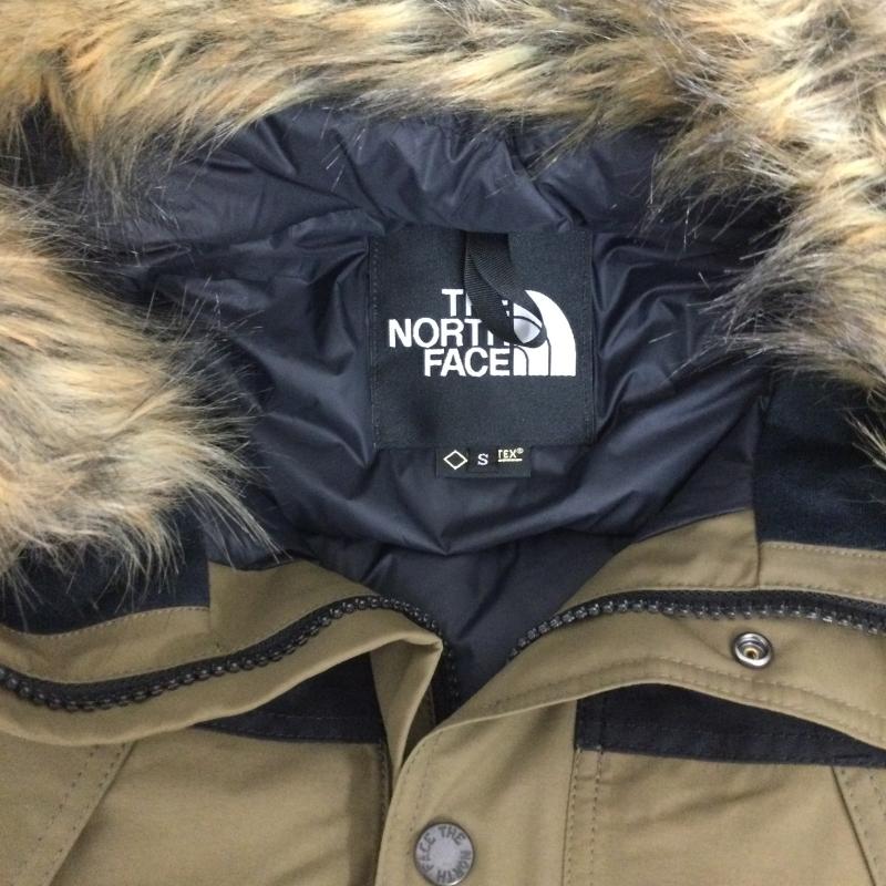 ザノースフェイス THE NORTH FACE コート ダウンコート THE NORTH FACE ザ ノースフェイス MOUNTAIN DOWN COAT マウンテンダウンコート ND91835 S 無地 カーキ / カーキ / khaki X 黒 / ブラック / black メンズ USED 古着 中古 50155231