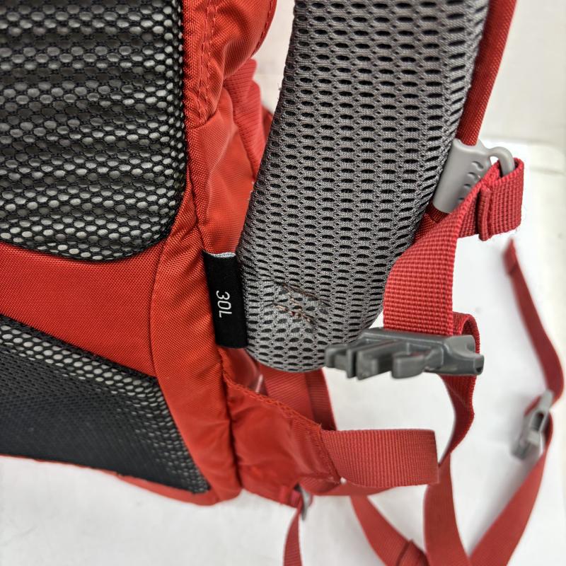 オスプレー OSPREY リュックサック、デイパック リュックサック、デイバッグ クェーサー バックパック リュック Quasar 30L 赤 / レッド / red メンズ USED 古着 中古 50155722