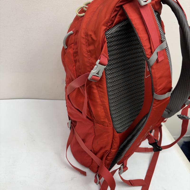 オスプレー OSPREY リュックサック、デイパック リュックサック、デイバッグ クェーサー バックパック リュック Quasar 30L 赤 / レッド / red メンズ USED 古着 中古 50155722