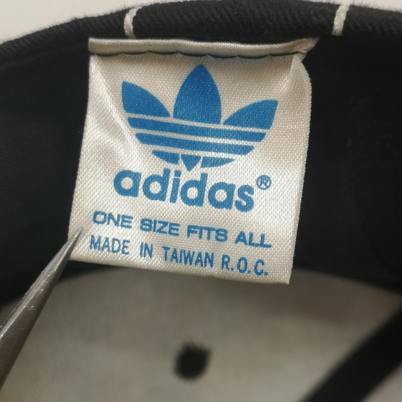 アディダス adidas 帽子 キャップ 90s ストライプ ロゴ 刺繡 キャップ - 白 / ホワイト / white X 黒 / ブラック / black メンズ USED 古着 中古 50156167