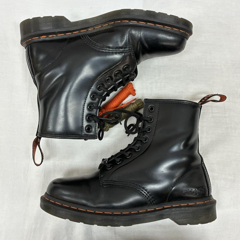 ドクターマーチン Dr.Martens ブーツ ショートブーツ BEAMS BABYLON トリプルネーム 1460 SMOOTH 8EYE レースアップ 8ホール ブーツ UK：7 ロゴ、文字 黒 / ブラック / black X 橙 / オレンジ / orange メンズ USED 古着 中古 50156197