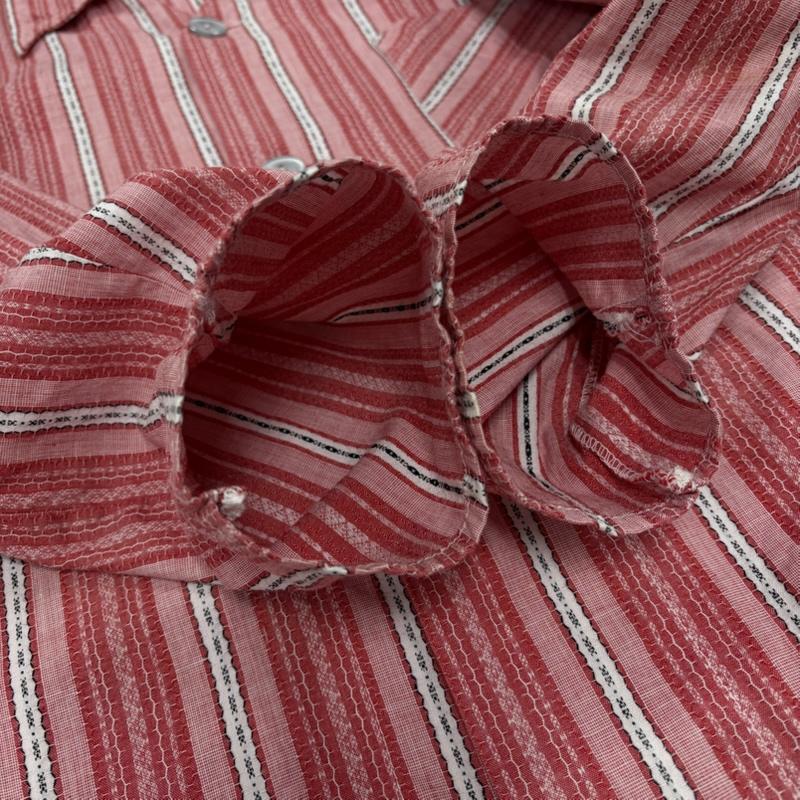 ヴィンテージ VINTAGE シャツ、ブラウス 長袖 ストライプ 長袖 シャツ ポケット ヴィンテージ 46 ストライプ X 刺繍 赤 / レッド / red X 白 / ホワイト / white X 黒 / ブラック / black メンズ USED 古着 中古 50156236