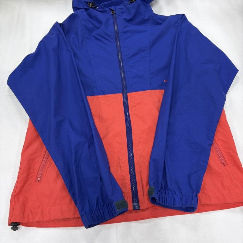 ザノースフェイス THE NORTH FACE ジャケット、上着 ジャンパー、ブルゾン コンパクトジャケット NPW71530 ナイロン マウンテンパーカー ロゴ 刺繍 フルジップ M ワンポイント X ロゴ、文字 X 刺繍 青 / ブルー / blue X 赤 / レッド / red レディース USED 古着 中古 50156557