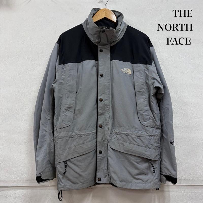 ザノースフェイス THE NORTH FACE ジャケット、上着 ジャンパー、ブルゾン マウンテンパーカー ロゴ 刺繍 ジャケット コート ダブルジップ フード S ワンポイント X ロゴ、文字 X 刺繍 灰 / グレー / gray X 黒 / ブラック / black X 白 / ホワイト / white メンズ USED 古着 中古 50156559