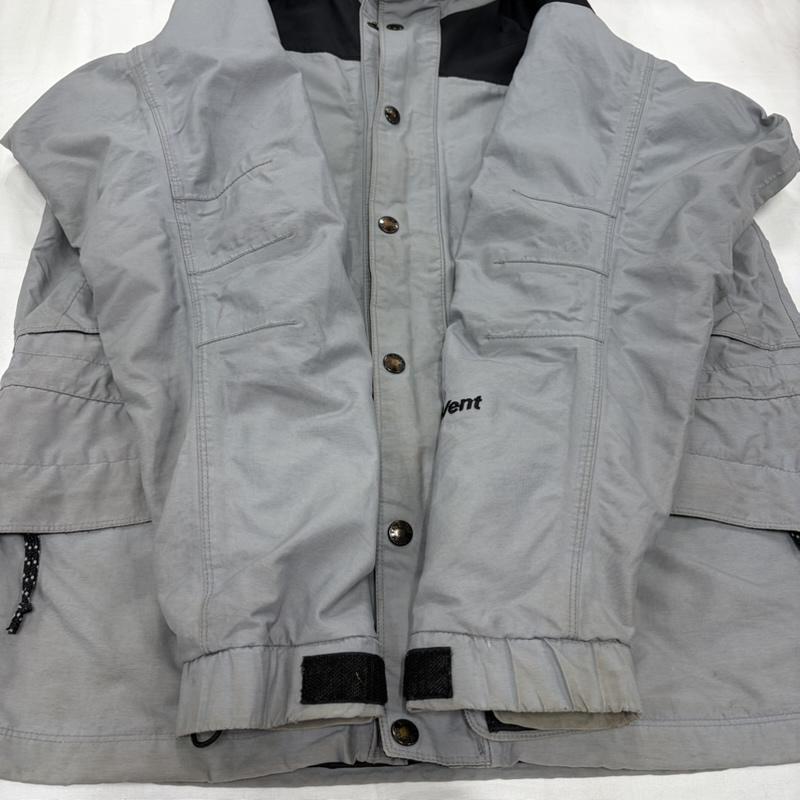 ザノースフェイス THE NORTH FACE ジャケット、上着 ジャンパー、ブルゾン マウンテンパーカー ロゴ 刺繍 ジャケット コート ダブルジップ フード S ワンポイント X ロゴ、文字 X 刺繍 灰 / グレー / gray X 黒 / ブラック / black X 白 / ホワイト / white メンズ USED 古着 中古 50156559