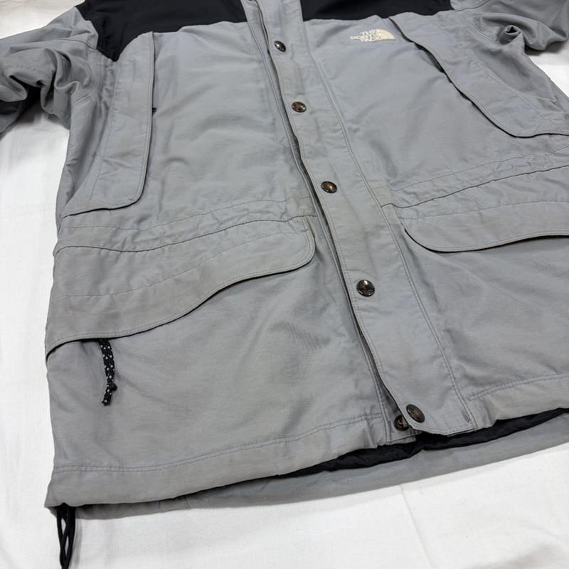 ザノースフェイス THE NORTH FACE ジャケット、上着 ジャンパー、ブルゾン マウンテンパーカー ロゴ 刺繍 ジャケット コート ダブルジップ フード S ワンポイント X ロゴ、文字 X 刺繍 灰 / グレー / gray X 黒 / ブラック / black X 白 / ホワイト / white メンズ USED 古着 中古 50156559