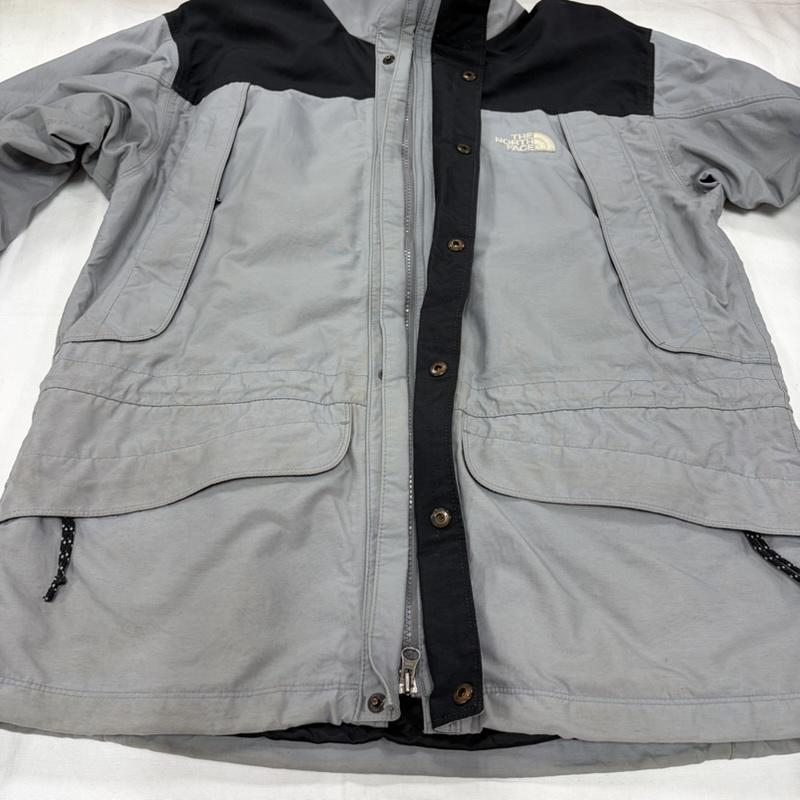 ザノースフェイス THE NORTH FACE ジャケット、上着 ジャンパー、ブルゾン マウンテンパーカー ロゴ 刺繍 ジャケット コート ダブルジップ フード S ワンポイント X ロゴ、文字 X 刺繍 灰 / グレー / gray X 黒 / ブラック / black X 白 / ホワイト / white メンズ USED 古着 中古 50156559