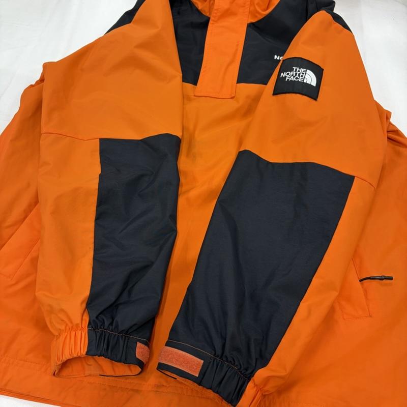 ザノースフェイス THE NORTH FACE ジャケット、上着 ジャンパー、ブルゾン アノラック ハーフジップ ナイロンジャケット マウンテン パーカー ロゴ 刺繍 フード M ロゴ、文字 X 刺繍 X プリント 橙 / オレンジ / orange X 黒 / ブラック / black X 白 / ホワイト / white メンズ USED 古着 中古 50156562