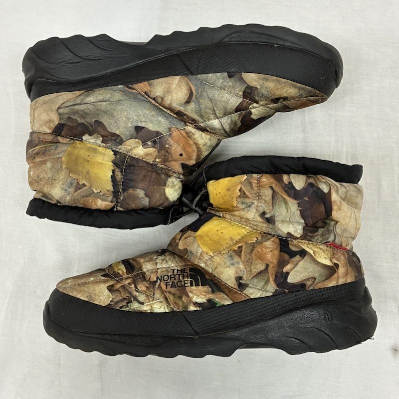 シュプリーム×ノースフェイス Supreme×THE NORTH FACE ブーツ ショートブーツ 16AW Nuptse Bootie ヌプシ ブーティ 27.0cm 総柄 X カモフラージュ柄・迷彩 X ロゴ、文字 メンズ USED 古着 中古 50156622