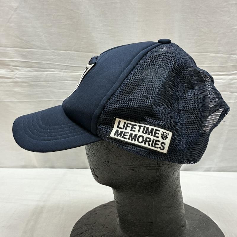ヨシノリコタケ デザイン YOSHINORI KOTAKE DESIGN 帽子 キャップ 444 エンブレム 刺繍 ロゴ トラッカー メッシュ キャップ - ロゴ、文字 X 刺繍 紺 / ネイビー / navy メンズ USED 古着 中古 50156717