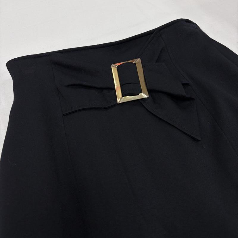クリスチャンディオール Christian Dior スカート ミニスカート バックル タイト ミニ スカート スリット M 無地 黒 / ブラック / black X 金 / ゴールド / gold color レディース USED 古着 中古 50156882