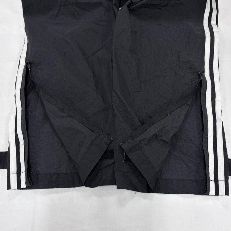 アディダス adidas パンツ ワークパンツ、ペインターパンツ ナイロン トラックパンツ サイドジップ ヴィンテージ 国旗タグ M ワンポイント X ロゴ、文字 X 刺繍 黒 / ブラック / black X 白 / ホワイト / white メンズ USED 古着 中古 50156990