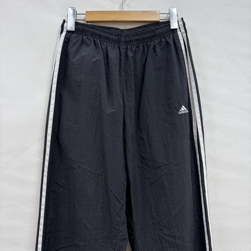 アディダス adidas パンツ ワークパンツ、ペインターパンツ ナイロン トラックパンツ サイドジップ ヴィンテージ 国旗タグ M ワンポイント X ロゴ、文字 X 刺繍 黒 / ブラック / black X 白 / ホワイト / white メンズ USED 古着 中古 50156990
