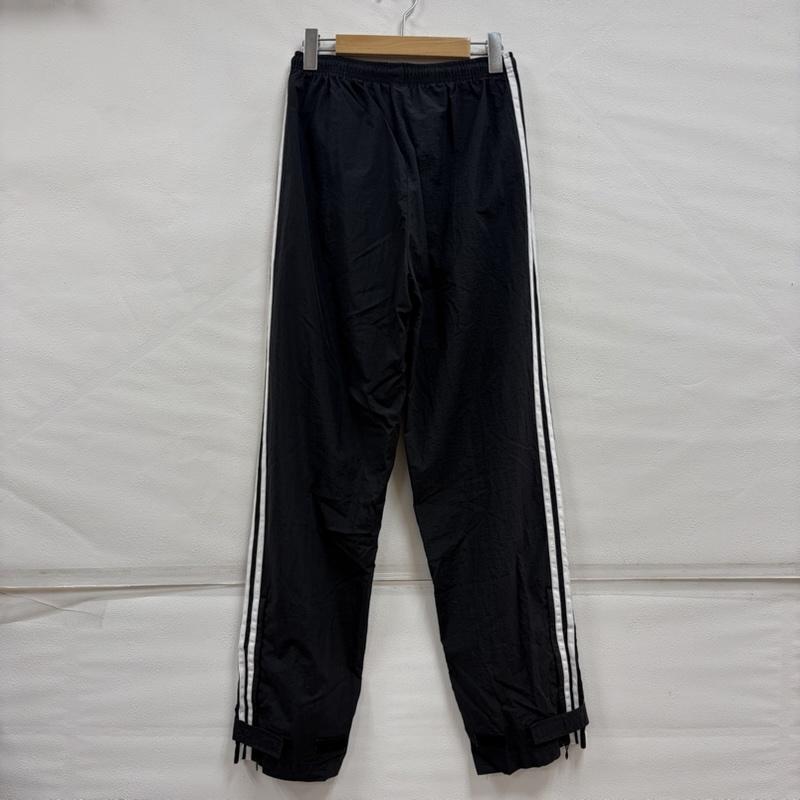 アディダス adidas パンツ ワークパンツ、ペインターパンツ ナイロン トラックパンツ サイドジップ ヴィンテージ 国旗タグ M ワンポイント X ロゴ、文字 X 刺繍 黒 / ブラック / black X 白 / ホワイト / white メンズ USED 古着 中古 50156990