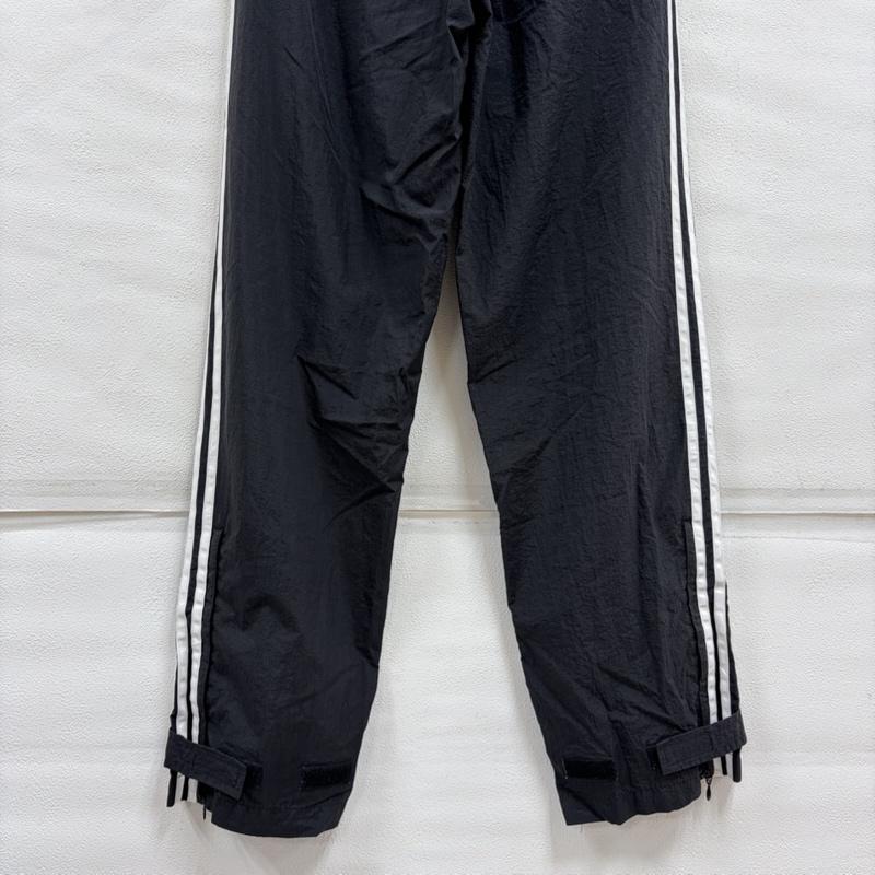 アディダス adidas パンツ ワークパンツ、ペインターパンツ ナイロン トラックパンツ サイドジップ ヴィンテージ 国旗タグ M ワンポイント X ロゴ、文字 X 刺繍 黒 / ブラック / black X 白 / ホワイト / white メンズ USED 古着 中古 50156990