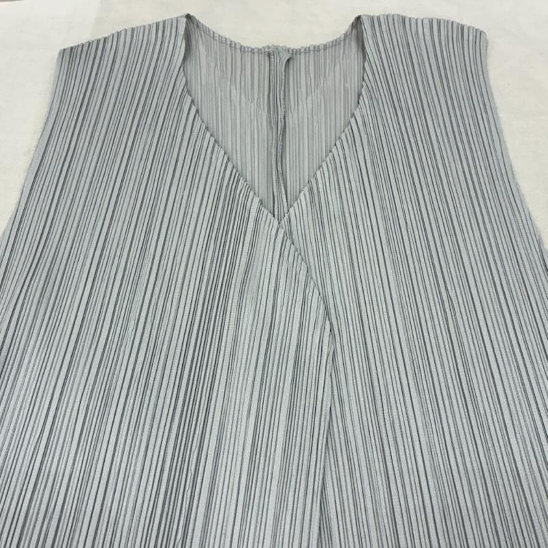 プリーツプリーズイッセイミヤケ PLEATS PLEASE ISSEY MIYAKE ベスト ベスト プリーツ フロント オープン ノースリーブ ベスト PP51-JE621 3 レディース USED 古着 中古 50157071
