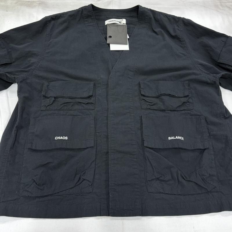 アンダーカバー UNDERCOVER ジャケット、上着 ジャケット、ブレザー 26SS UP1F4207-2 コットンワッシャーブルゾン CHAOS BALANCE グラフィック ロゴ 3 無地 X ワンポイント X ロゴ、文字 X プリント 黒 / ブラック / black X 白 / ホワイト / white メンズ USED 古着 中古 50157278