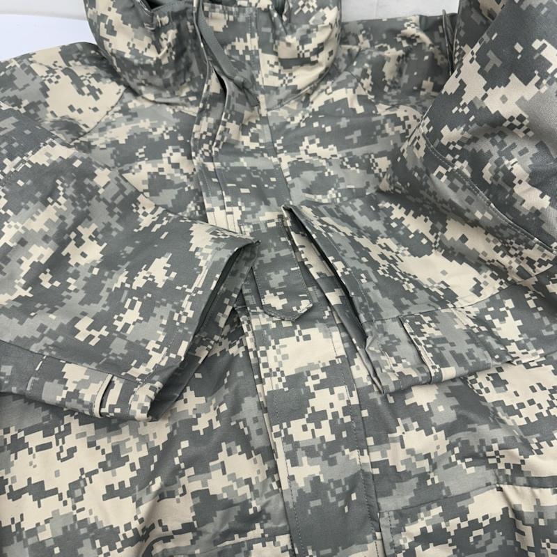古着 USED ジャケット、上着 ジャンパー、ブルゾン US.ARMY ECWCS UNIVERSAL CAMO GORE-TEX デジタルカモ ミリタリージャケット M カーキ / カーキ / khaki メンズ USED 古着 中古 50157808