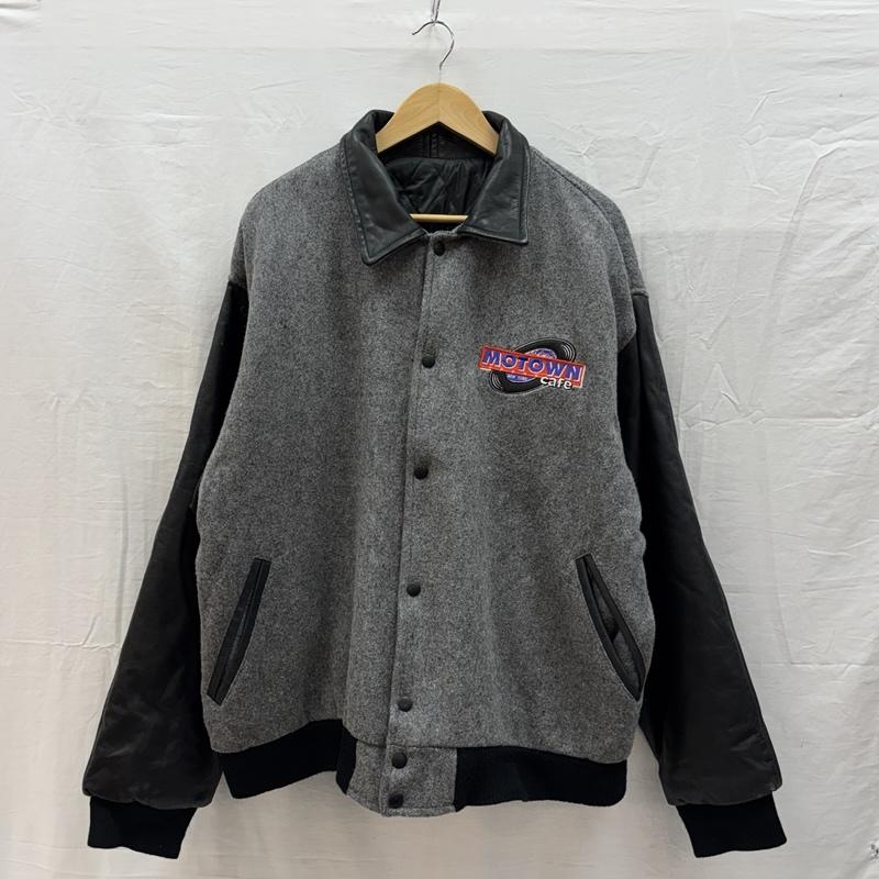 古着 USED ジャケット、上着 ジャンパー、ブルゾン MOTOWN CAFE モータウンカフェ USA製 ウール レザー スリーブ スタジャン スタジアム ジャケット XL ロゴ、文字 灰 / グレー / gray X 黒 / ブラック / black メンズ USED 古着 中古 50157912