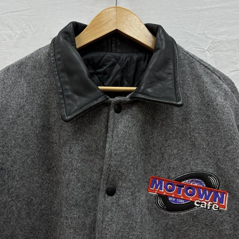 古着 USED ジャケット、上着 ジャンパー、ブルゾン MOTOWN CAFE モータウンカフェ USA製 ウール レザー スリーブ スタジャン スタジアム ジャケット XL ロゴ、文字 灰 / グレー / gray X 黒 / ブラック / black メンズ USED 古着 中古 50157912