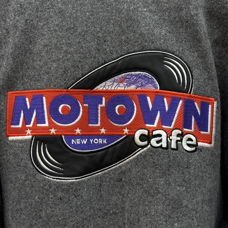 古着 USED ジャケット、上着 ジャンパー、ブルゾン MOTOWN CAFE モータウンカフェ USA製 ウール レザー スリーブ スタジャン スタジアム ジャケット XL ロゴ、文字 灰 / グレー / gray X 黒 / ブラック / black メンズ USED 古着 中古 50157912