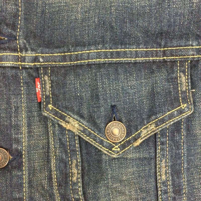 リーバイス Levi s ジャケット、上着 ジャケット、ブレザー LEVISリーバイス 70599-0001 デニムトラッカージャケット S 無地 インディゴ / インディゴ / Indigo メンズ USED 古着 中古 50158819