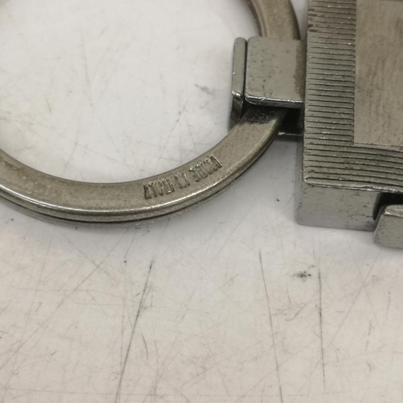 グッチ GUCCI キーチェーン、ウォレットチェーン キーチェーン、ウォレットチェーン ロゴ キーリング キーホルダー キーチャーム - 銀 / シルバー / silver color メンズ USED 古着 中古 50159031