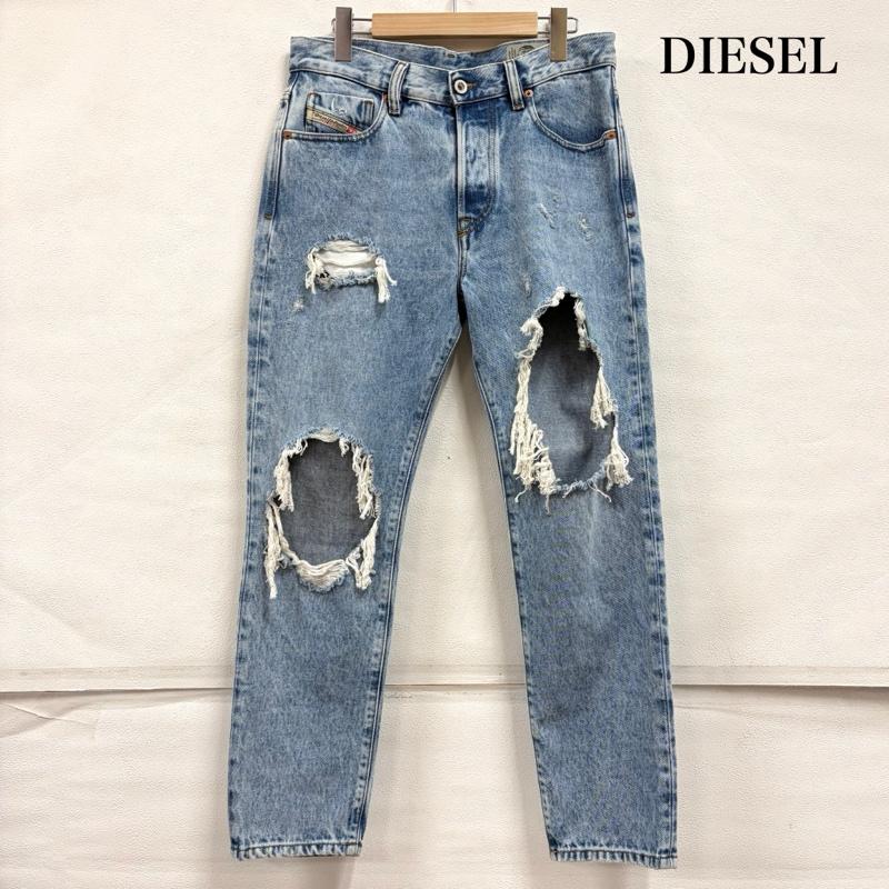 ディーゼル DIESEL パンツ デニム、ジーンズ ダメージ クラッシュ デニム ジーンズ ボタンフライ レザーパッチ ロゴ 30インチ ダメージ加工 メンズ USED 古着 中古 50159117