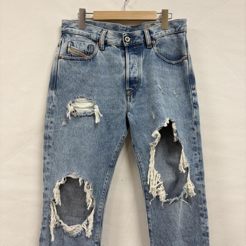 ディーゼル DIESEL パンツ デニム、ジーンズ ダメージ クラッシュ デニム ジーンズ ボタンフライ レザーパッチ ロゴ 30インチ ダメージ加工 メンズ USED 古着 中古 50159117