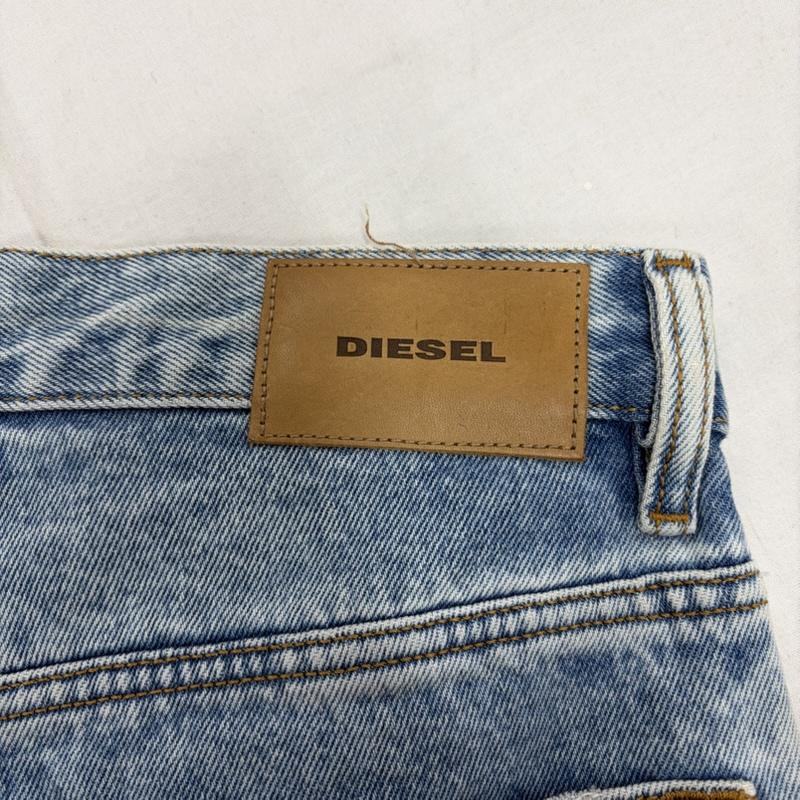 ディーゼル DIESEL パンツ デニム、ジーンズ ダメージ クラッシュ デニム ジーンズ ボタンフライ レザーパッチ ロゴ 30インチ ダメージ加工 メンズ USED 古着 中古 50159117