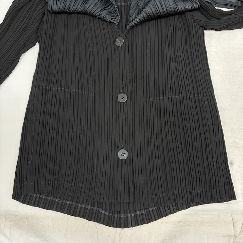イッセイミヤケ ISSEY MIYAKE カーディガン 長袖 変形 ツートン プリーツ カーディガン IM21FD111 2 レディース USED 古着 中古 50159312