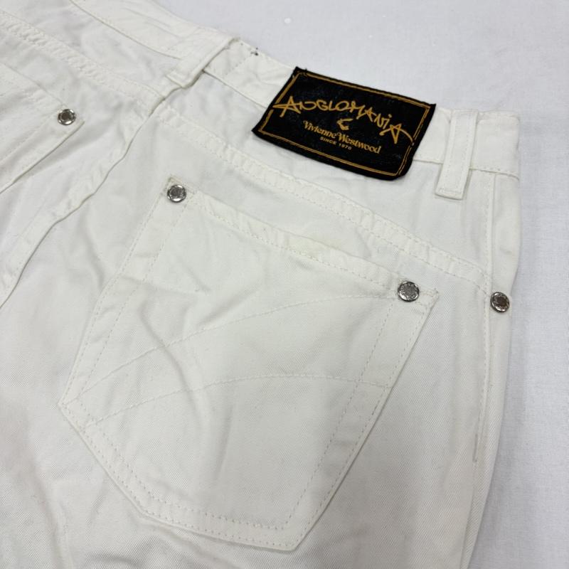 ヴィヴィアンウエストウッド Vivienne Westwood パンツ ワークパンツ、ペインターパンツ ANGLOMANIA アングロマニア ストレートパンツ レザー パッチ ロゴ イタリア製 ジッパーフライ LAMPOジップ 28インチ ロゴ、文字 X プリント 白 / ホワイト / white X 黒 / ブラック / black X 橙 / オレンジ / orange レディース USED 古着 中古 50159342