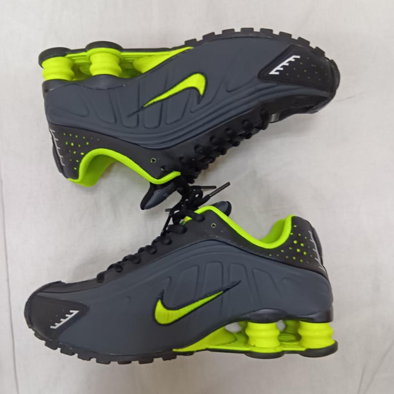 ナイキ NIKE スニーカー スニーカー CW2626-002 Nike GS Shox R4 Black Volt US5Y/23.5cm 23.5cm 無地 黒 / ブラック / black X 薄緑 / ライトグリーン / レディース USED 古着 中古 50159381