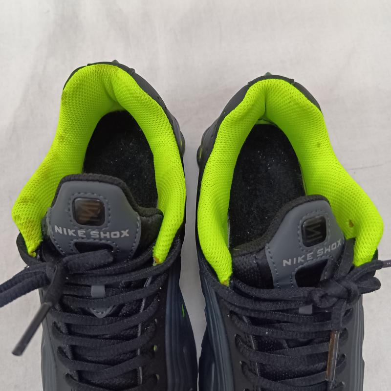 ナイキ NIKE スニーカー スニーカー CW2626-002 Nike GS Shox R4 Black Volt US5Y/23.5cm 23.5cm 無地 黒 / ブラック / black X 薄緑 / ライトグリーン / レディース USED 古着 中古 50159381