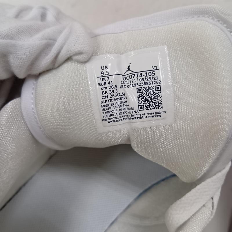 ナイキ NIKE スニーカー スニーカー DC0774-105 WMNS AIR JORDAN 1 LOW US9.5/;26.5cm US：9.5 ロゴ、文字 白 / ホワイト / white X 灰 / グレー / gray メンズ USED 古着 中古 50159391