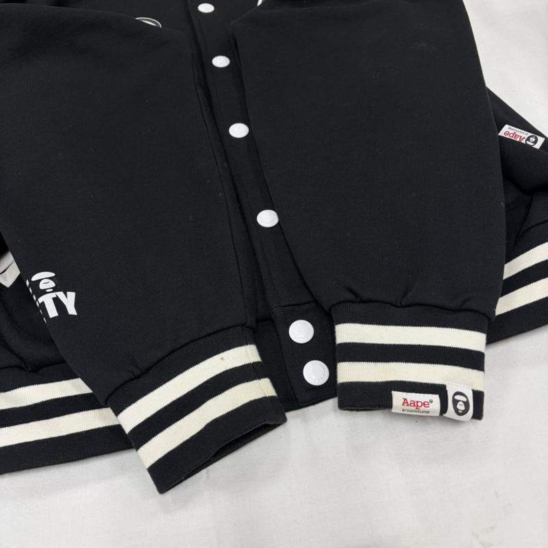 アベイシングエイプ A BATHING APE ジャケット、上着 ジャンパー、ブルゾン 9090 コラボ グラフィック スタジャン ロゴ プリント M プリント X ロゴ、文字 黒 / ブラック / black X 白 / ホワイト / white メンズ USED 古着 中古 50159613