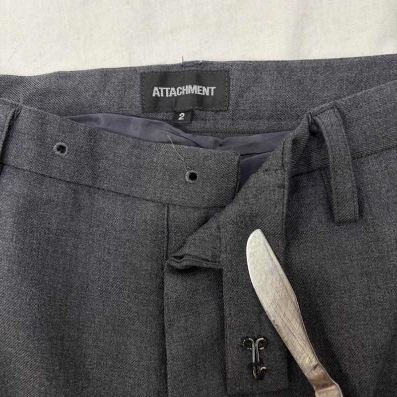 アタッチメント ATTACHMENT パンツ スラックス センタープレススラックスパンツ グレー 日本製 2 2 無地 灰 / グレー / gray メンズ USED 古着 中古 50159716