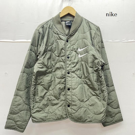 ナイキ NIKE ジャケット、上着 ジャケット、ブレザー ダブル スウッシュ キルテッド ジャケット DM1247-380 M ワンポイント カーキ / カーキ / khaki メンズ USED 古着 中古 50160259