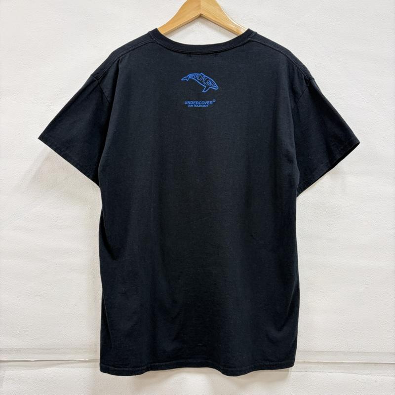 アンダーカバー UNDERCOVER Tシャツ 半袖 SUPER ORGANISM スーパーオーガニズム コラボ ロゴ プリント 半袖 Tシャツ JUN TAKAHASHI L プリント 黒 / ブラック / black X マルチカラー / マルチカラー / multicolor メンズ USED 古着 中古 50160316